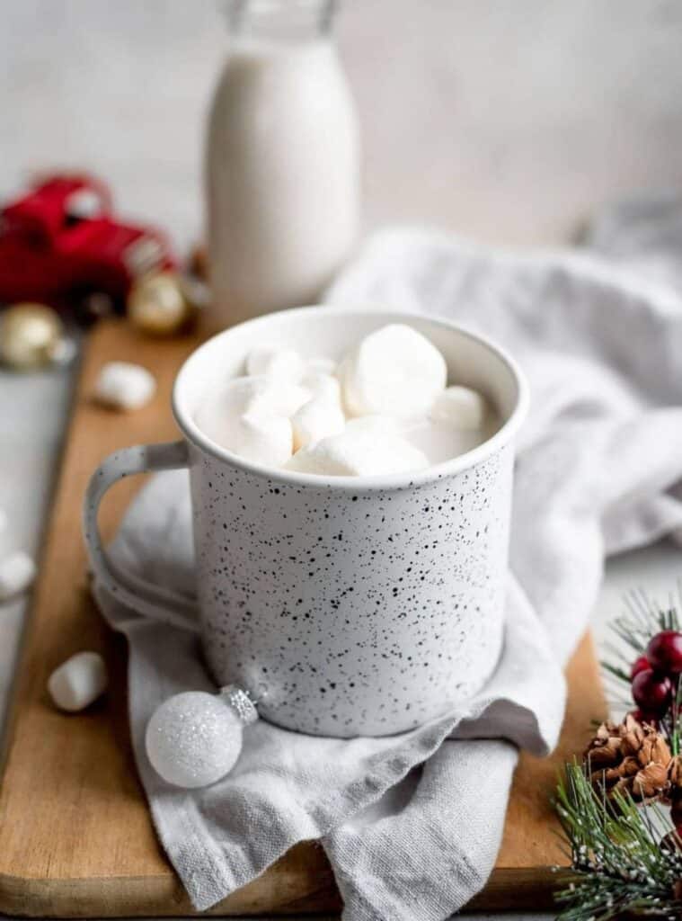 19 Easy White Chocolate Hot Drink Sweet Winter Treat white hot chocolate, sweet warm winter drink