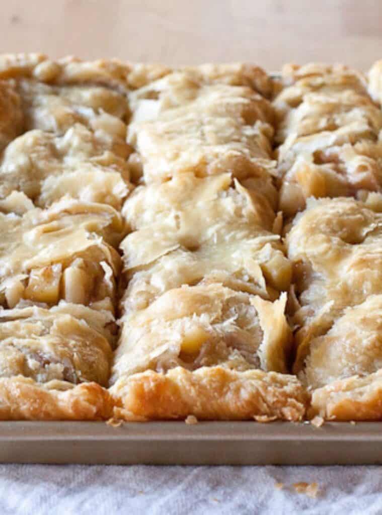2 Classic Apple Slab Pie – Perfect for Holiday Gatherings large apple slab pie, easy christmas potluck recipe