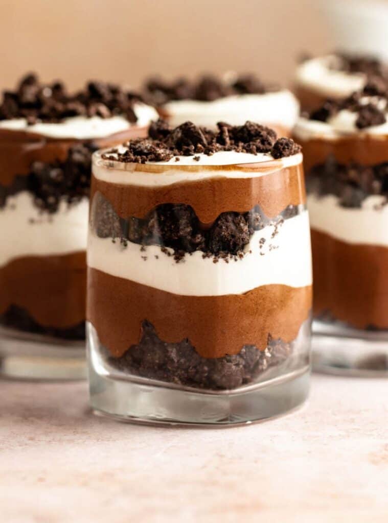 21 Easy Chocolate Parfait Cups layered chocolate parfait cups, easy christmas potluck idea
