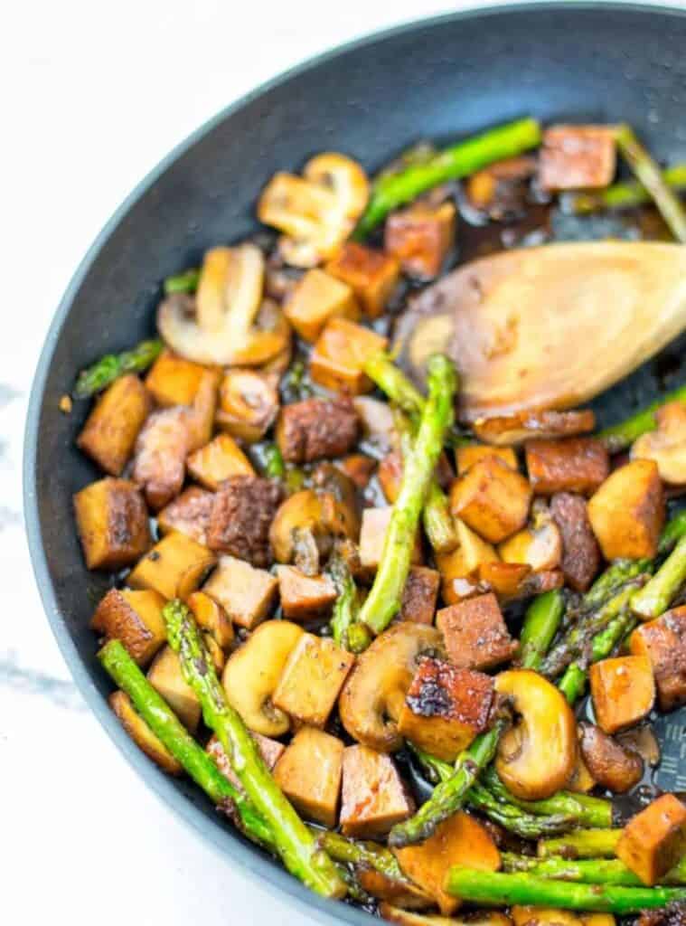 22 Healthy Vegan Asparagus Stir Fry with Garlic Ginger Sauce asparagus stir fry with garlic and ginger, vegan christmas appetizer