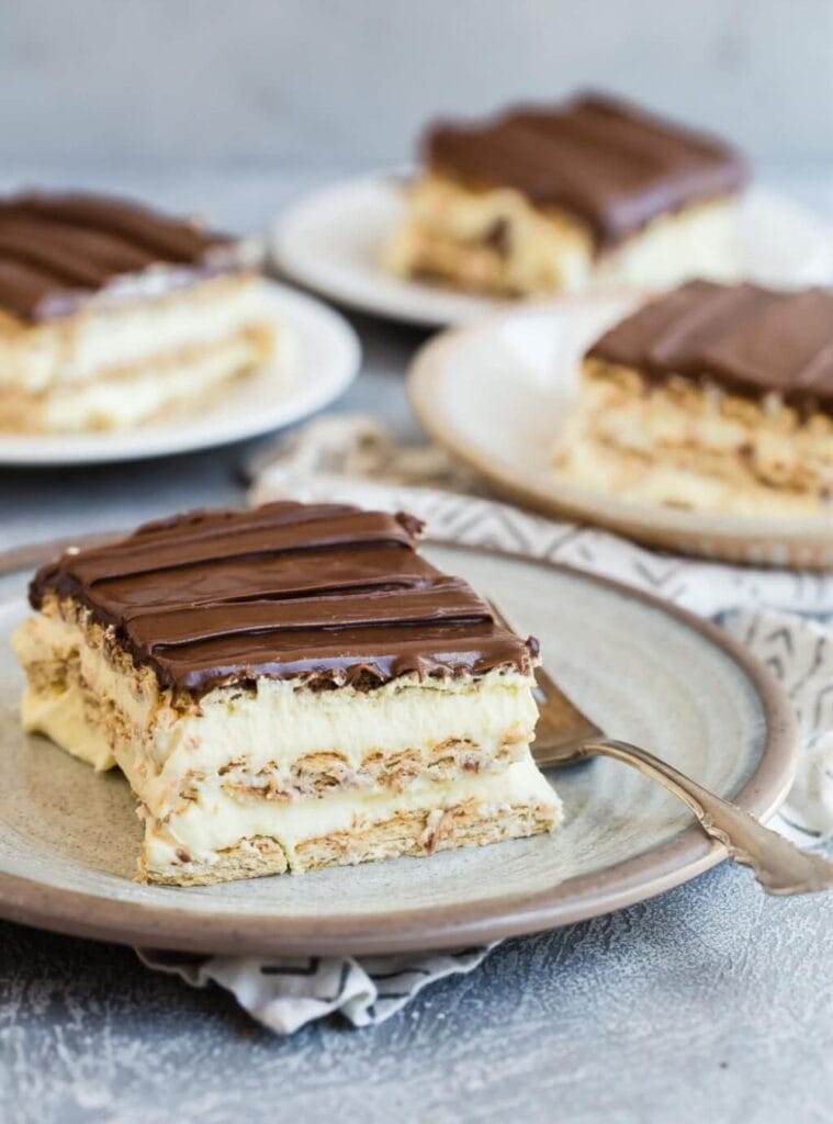 9 No Bake Chocolate Eclair Cake Done in 10 Minutes chocolate éclair cake layers, easy christmas potluck idea