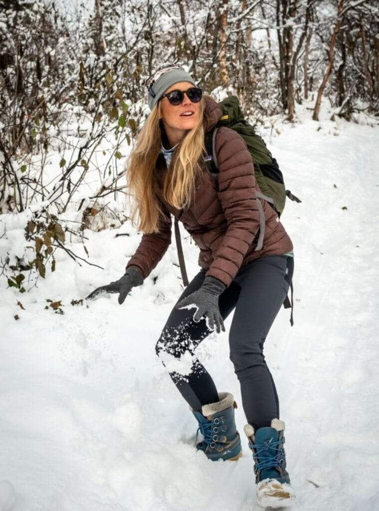 14 Chocolate Brown Slim Puffer Slate Grey Thermal Leggings Blue Suede Winter Boots chocolate brown slim puffer worn with slate grey thermal leggings and blue suede winter boots a sleek hiking in winter outfit