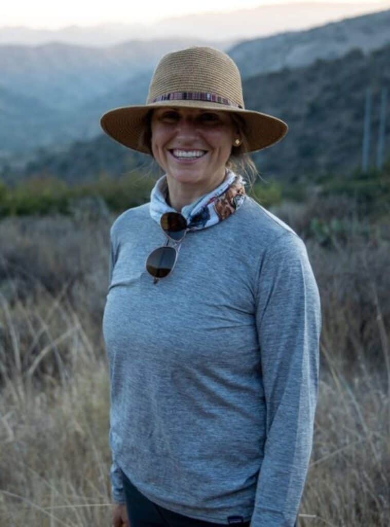 17 Heather Grey Long Sleeve Charcoal Performance Tights Tan Straw Sun Hat 2 heather grey long sleeve top with charcoal performance tights and a tan straw sun hat a lightweight winter hiking outfit for mild days