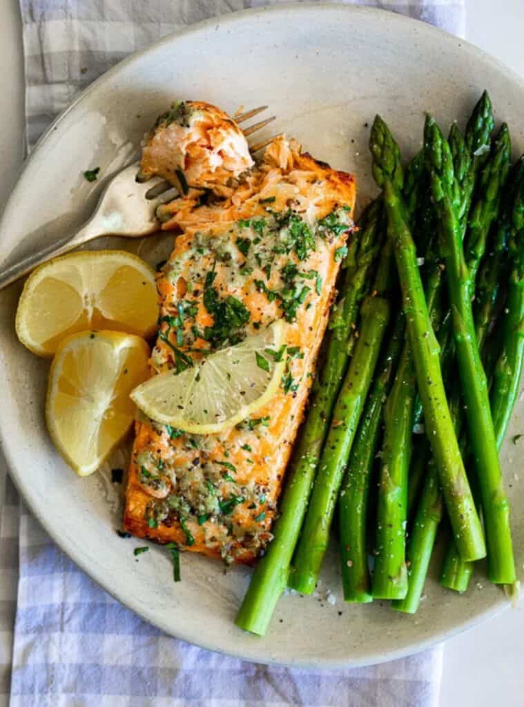 19 Healthy Air Fryer Salmon with Garlic Butter Sauce salmon with garlic butter cooked using healthy air fryer recipes