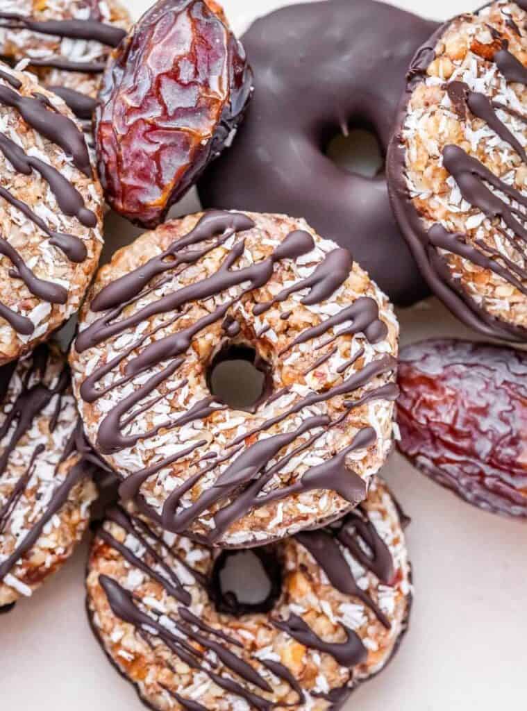 22 Healthy Samoa Cookies – Chocolate Coconut Caramel chocolate coconut caramel cookies inspired by samoa flavors