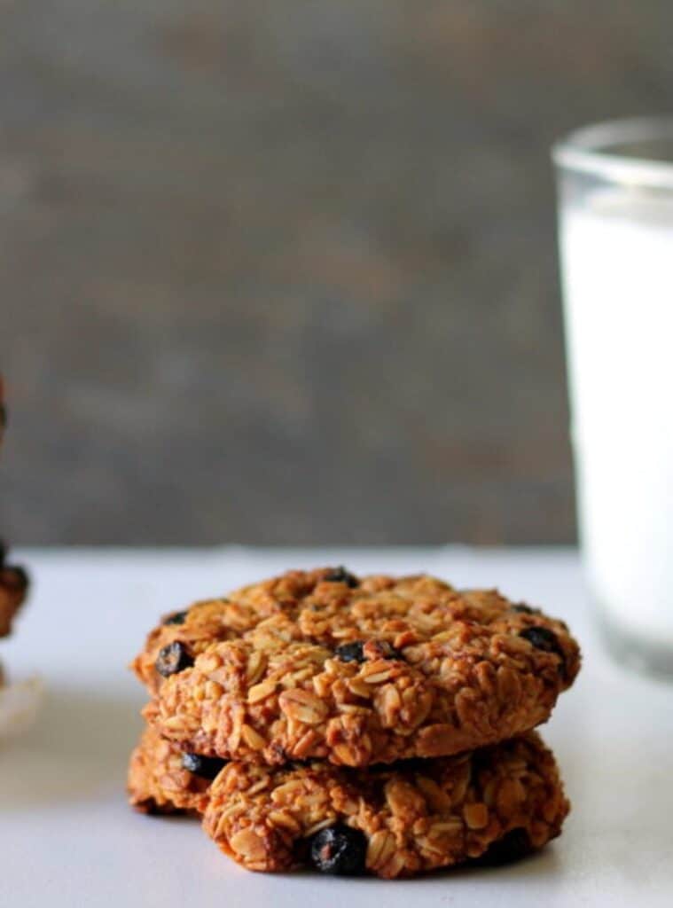 25 Healthy Blueberry Oatmeal Cookies – Soft Wholesome blueberry oatmeal cookies made using healthy cookie recipes